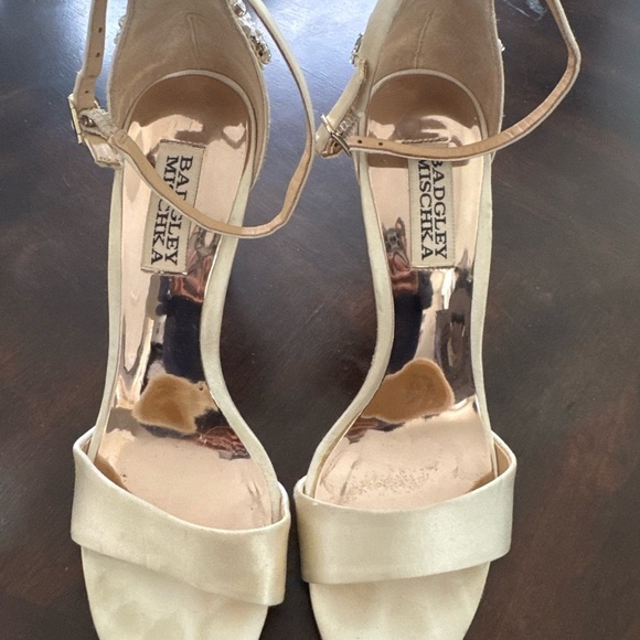 Badgley Mischka
Galia Square Toe Crystal Jeweled Dress Sandals size 7 - Picture 9 of 9